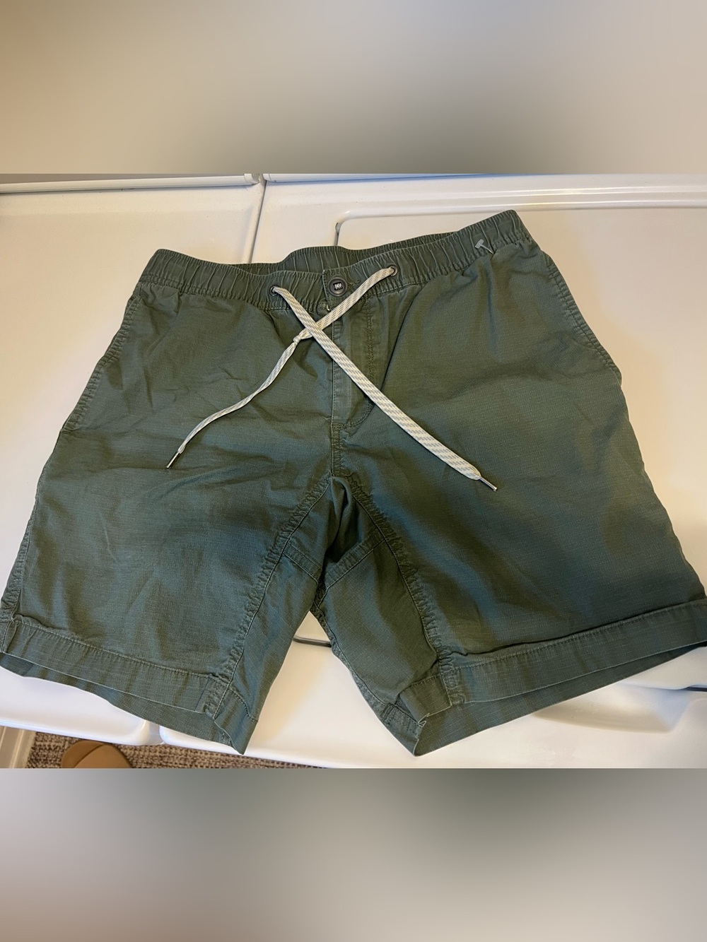 Viouri Mens Olive Drawstring Shorts
